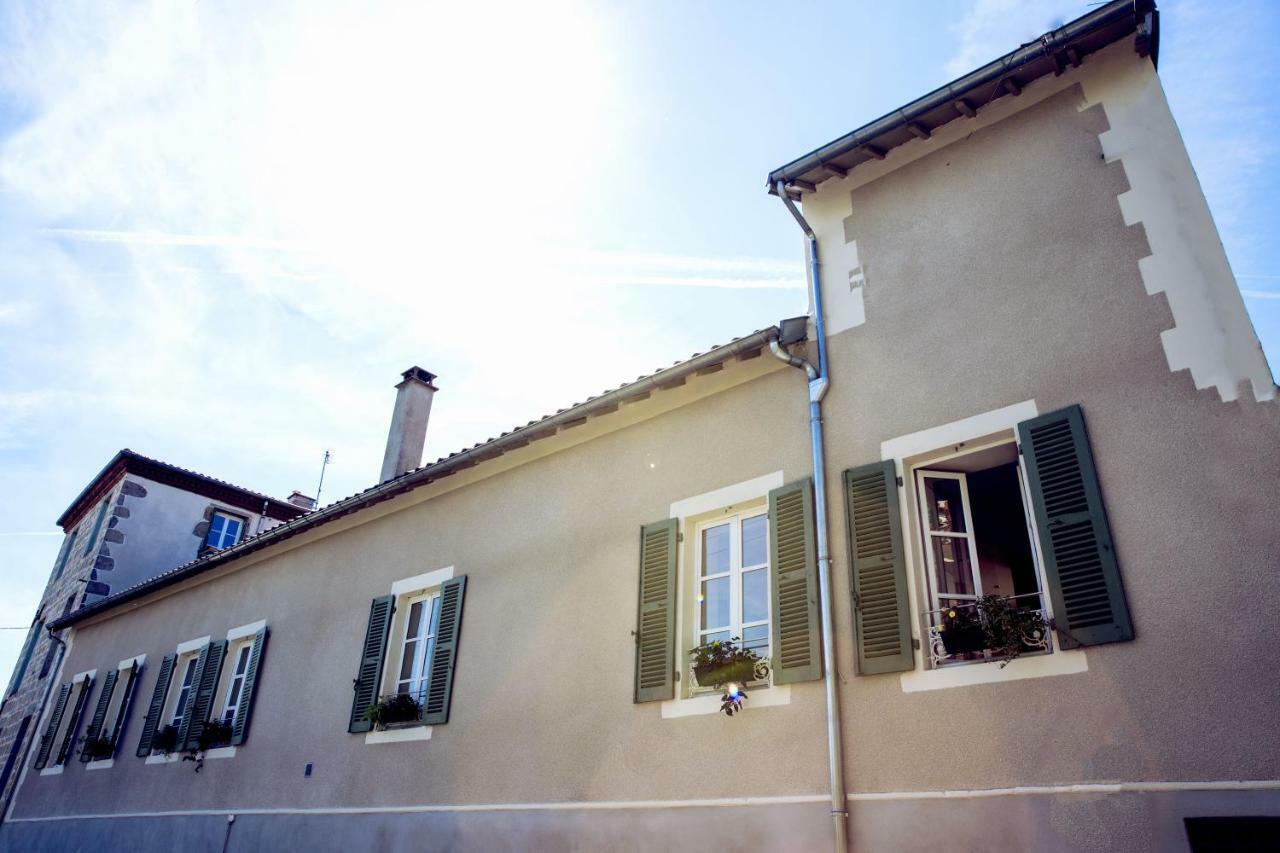 Une Odeur De Tilleul Montbrison Exterior foto